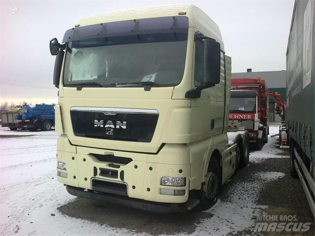 MAN TGX 26.440 شاحنات بمقصورة وهيكل