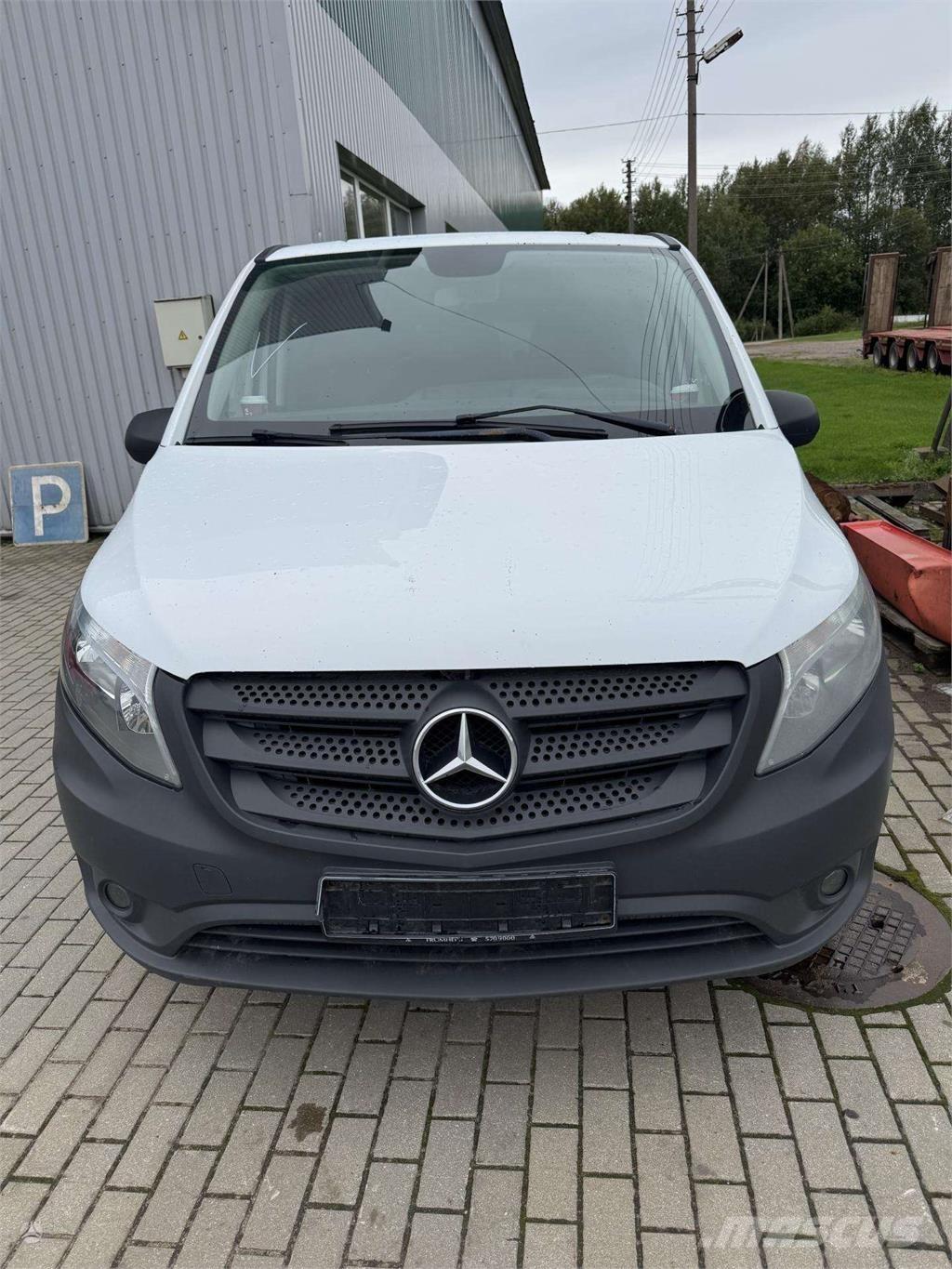 Mercedes-Benz  سيارات