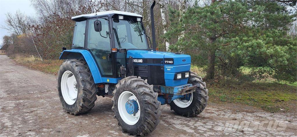 New Holland 7740 الجرارات
