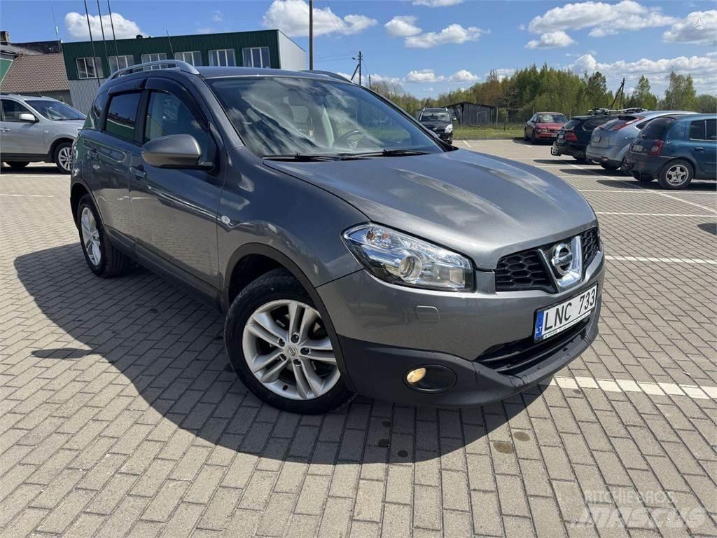 Nissan  سيارات