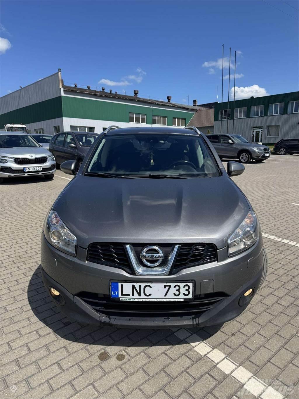 Nissan  سيارات