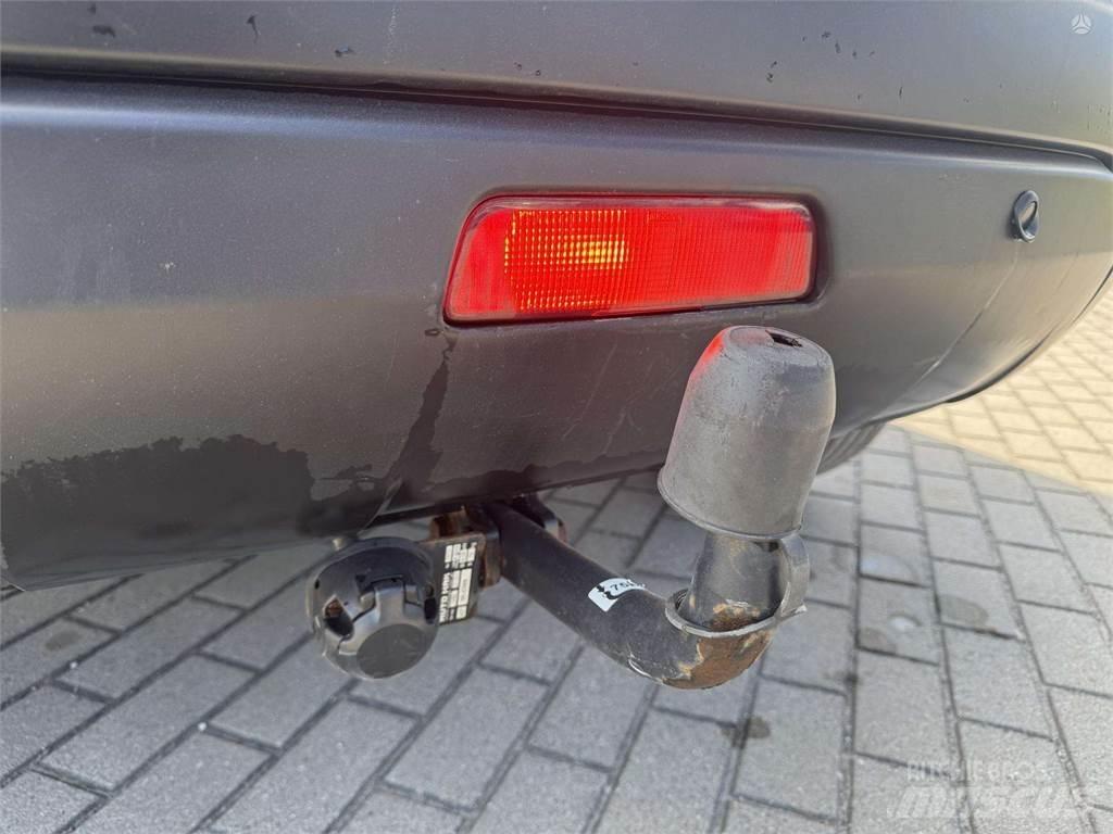 Nissan  سيارات