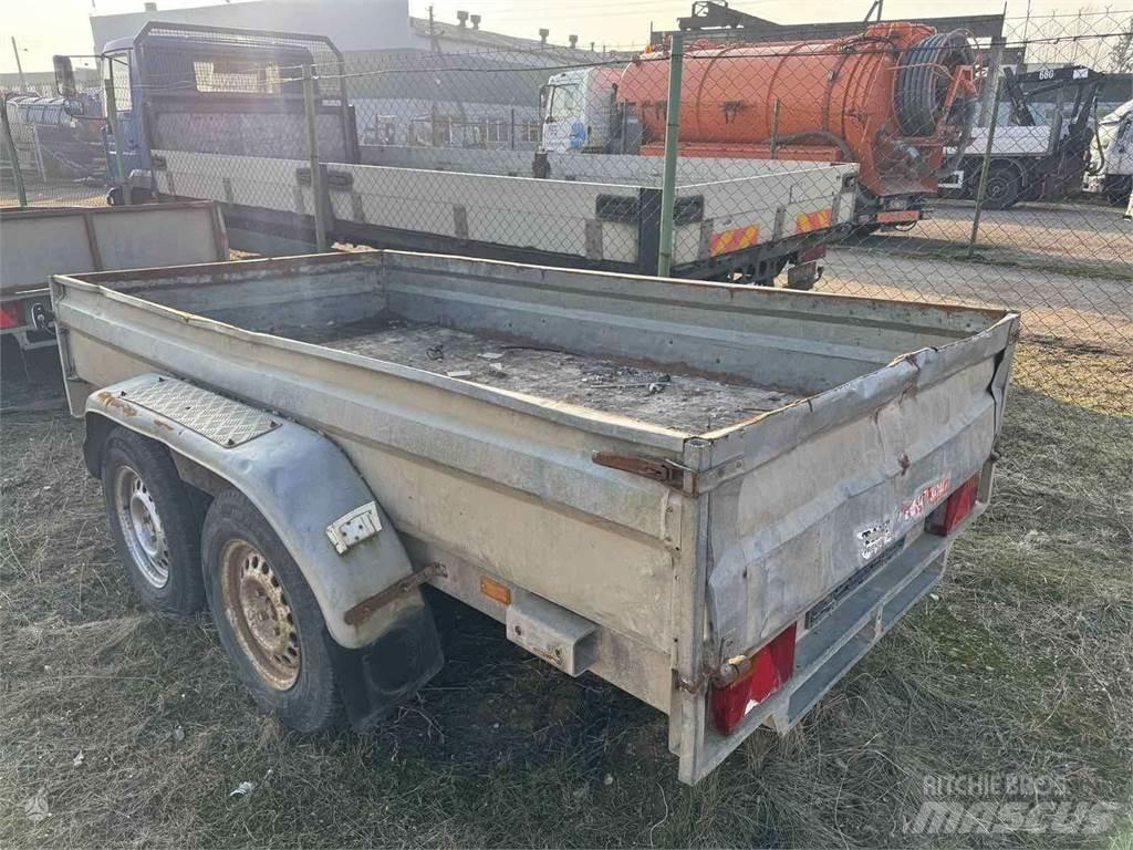Tauras 2502-01 مقطورات خفيفة