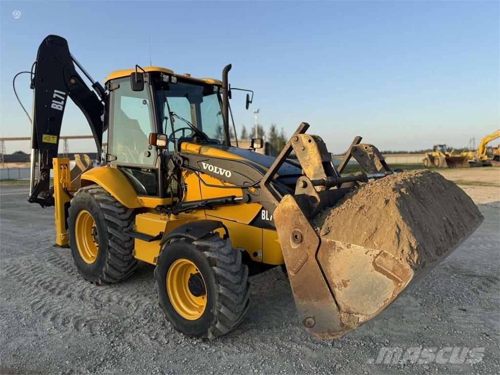 Volvo BL 71 لوادر ذات جرافات عكسية