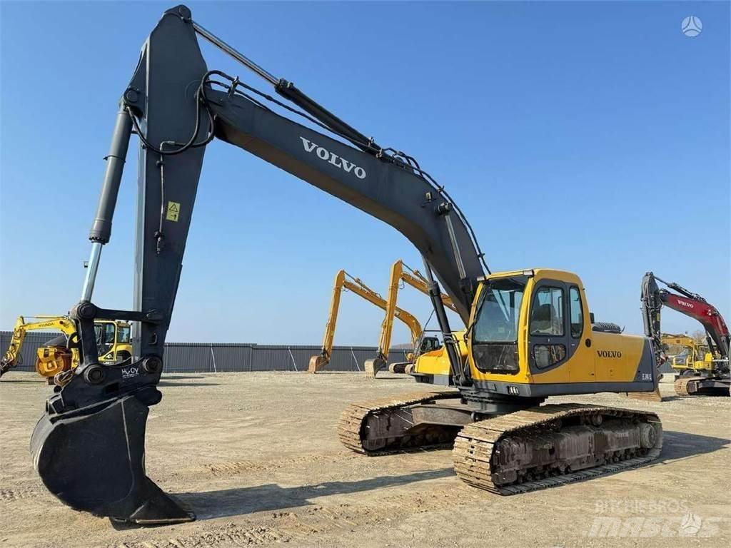 Volvo EC 240 LC حفارات زحافة