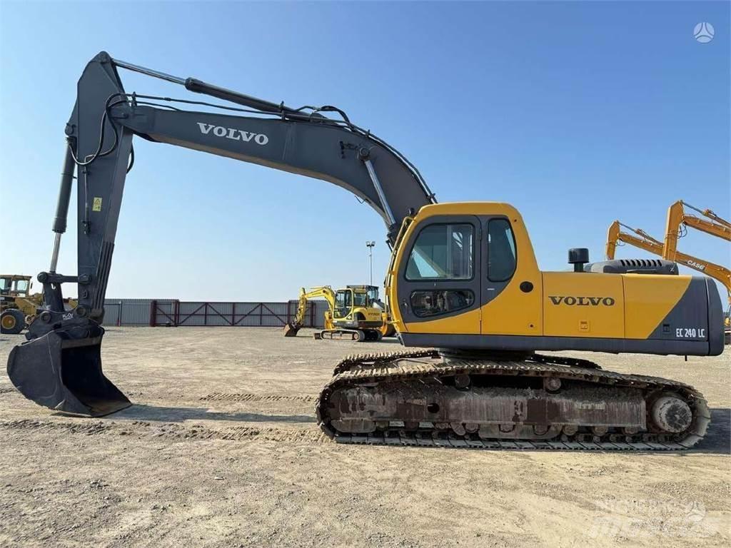Volvo EC 240 LC حفارات زحافة