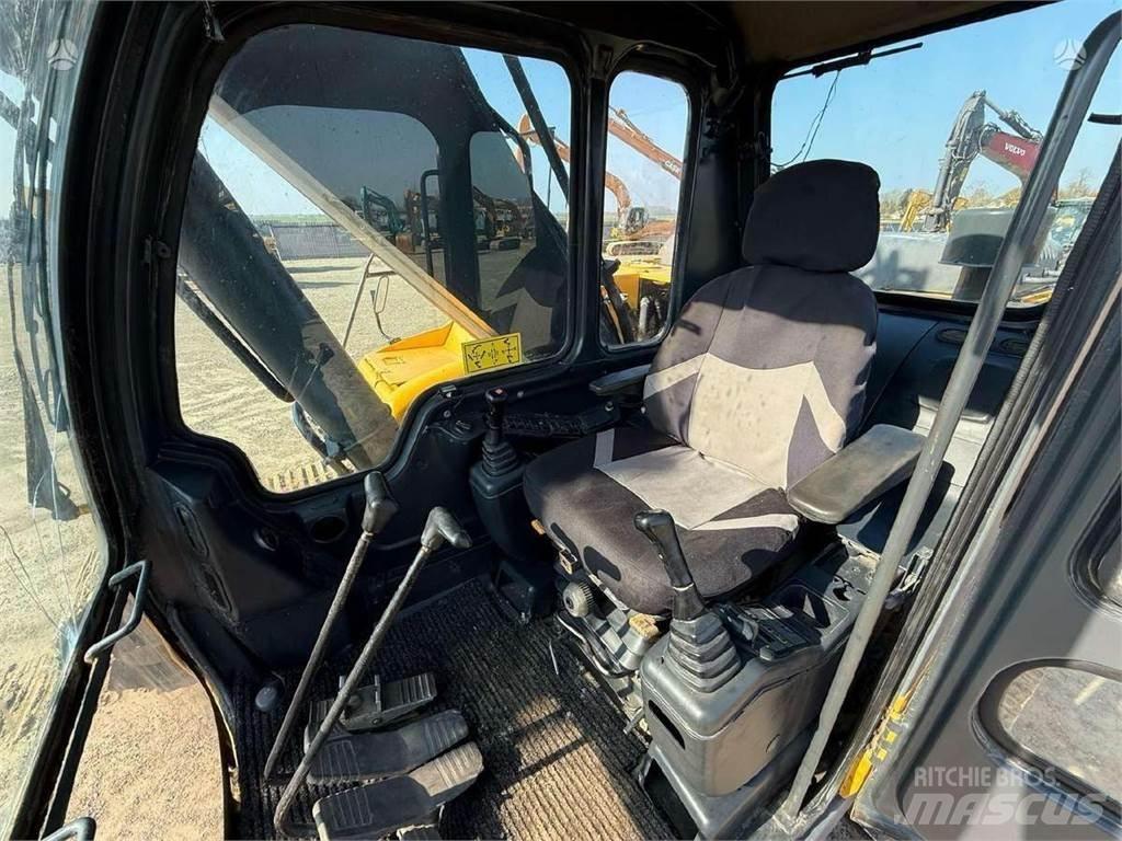 Volvo EC 240 LC حفارات زحافة