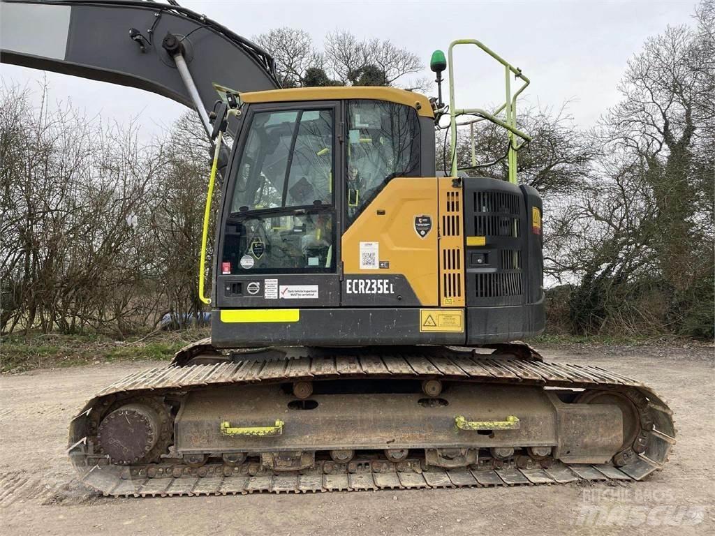 Volvo ECR235EL حفارات زحافة