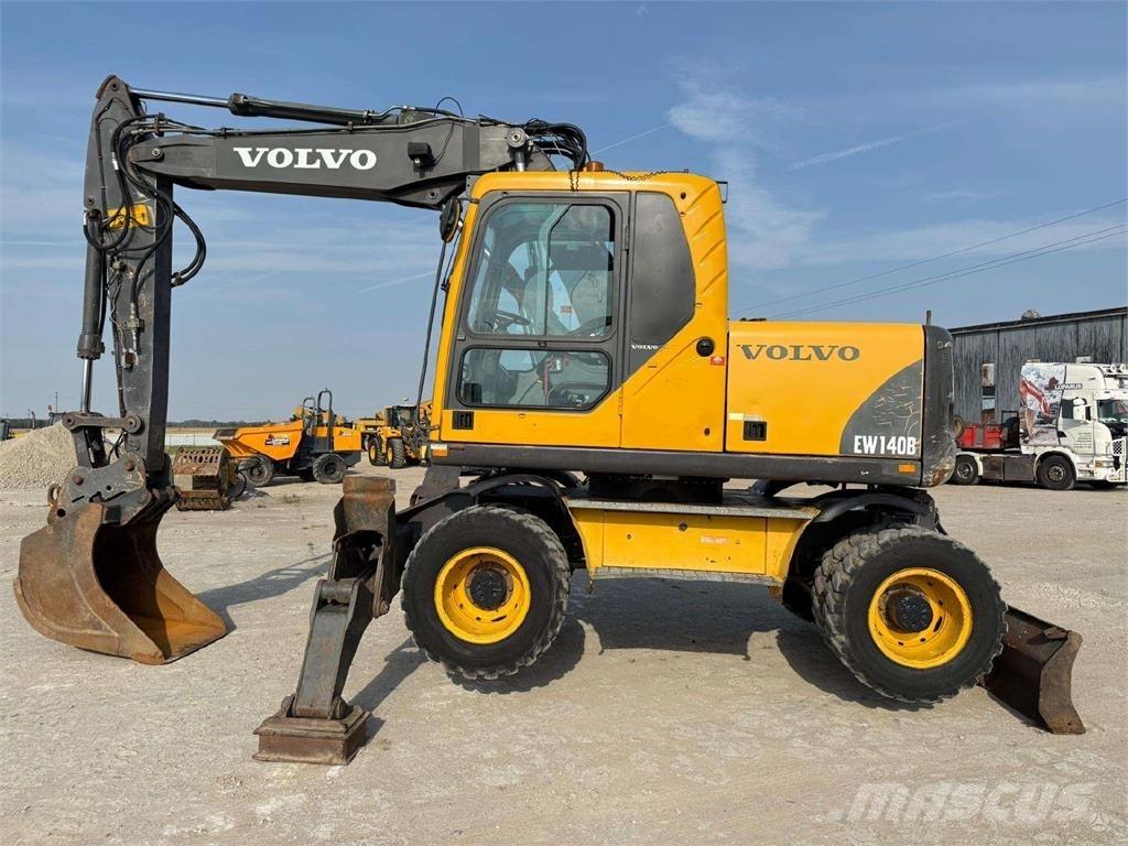 Volvo EW 140 B حفارات بعجل