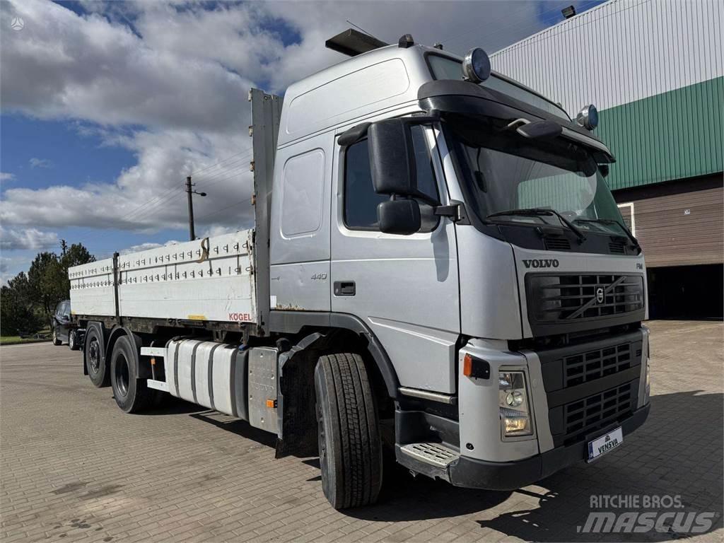 Volvo FM 440 6x2 شاحنات مسطحة/مفصلية الجوانب