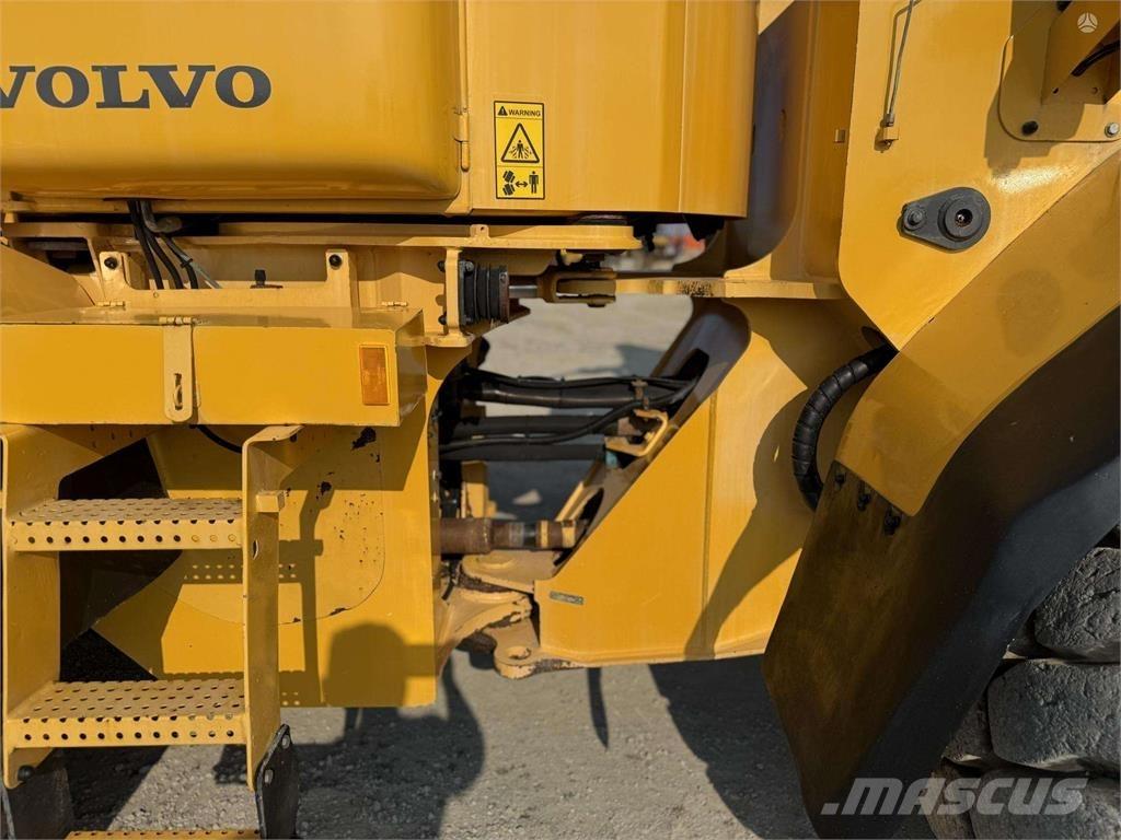 Volvo L 110 E لوادر بعجل