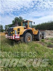 Volvo L220G لوادر بعجل