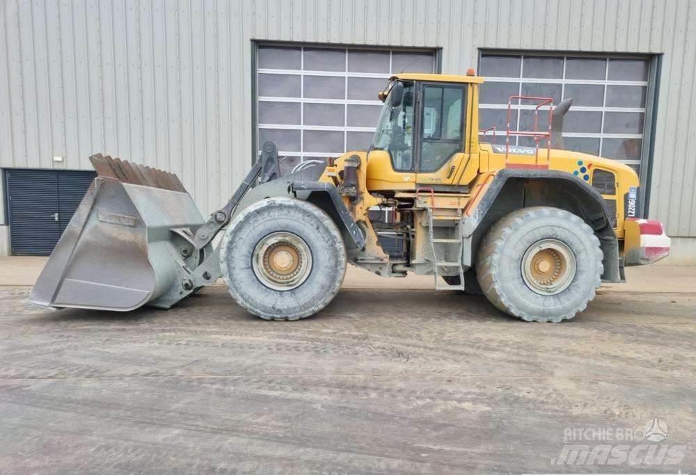 Volvo L220G لوادر بعجل