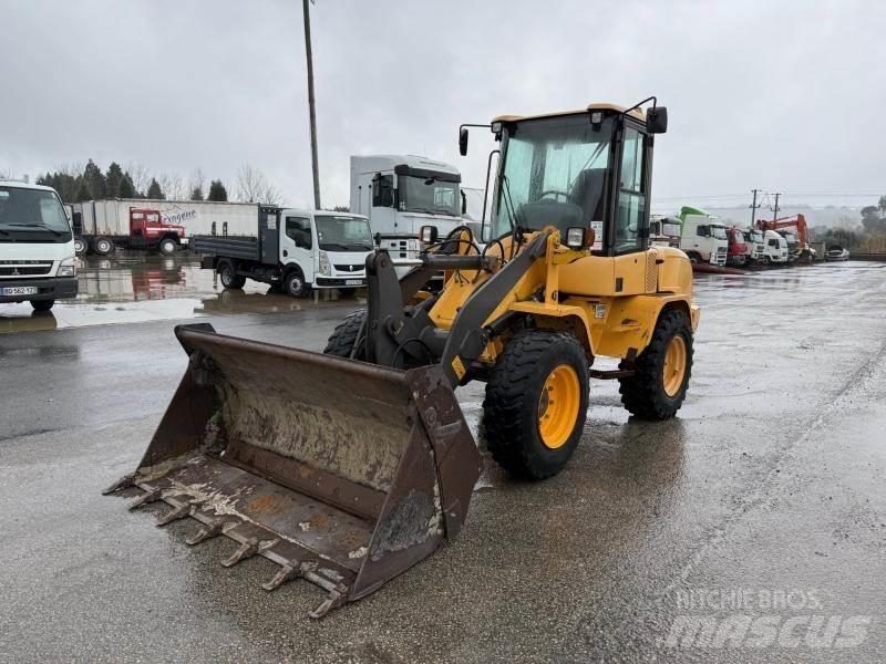 Volvo L 30 لوادر صغيرة