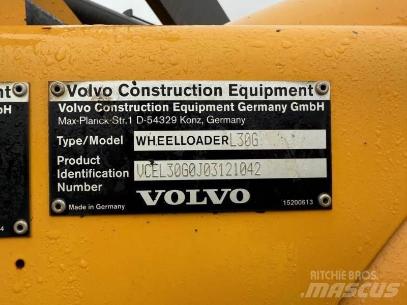 Volvo L 30 لوادر صغيرة
