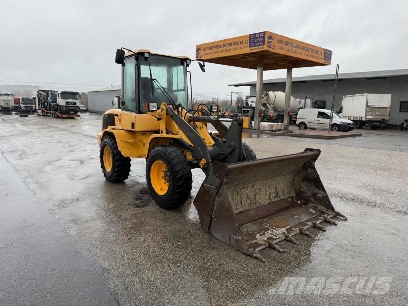 Volvo L 30 لوادر صغيرة