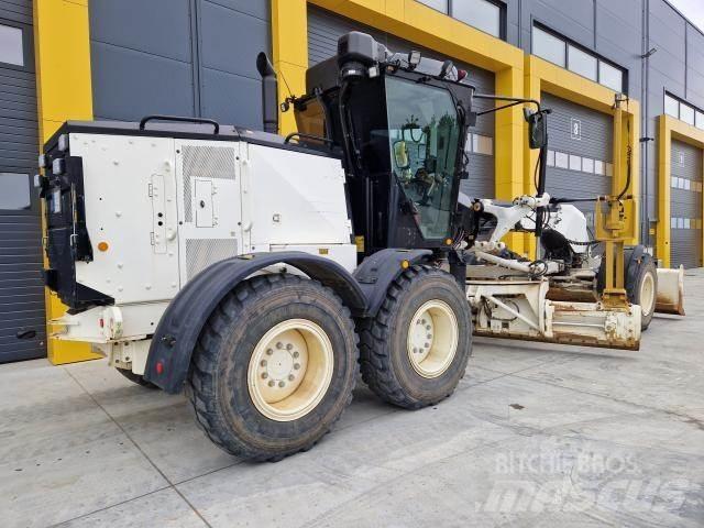 CAT 120AWD معدات تمهيد الطرق