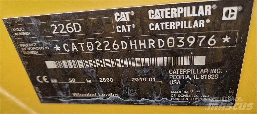 CAT 226D لوادر انزلاقية التوجيه