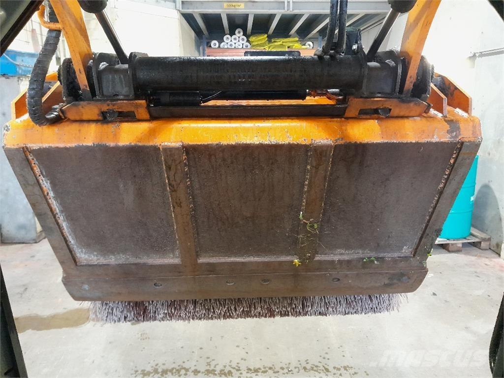 CAT 226D لوادر بعجل