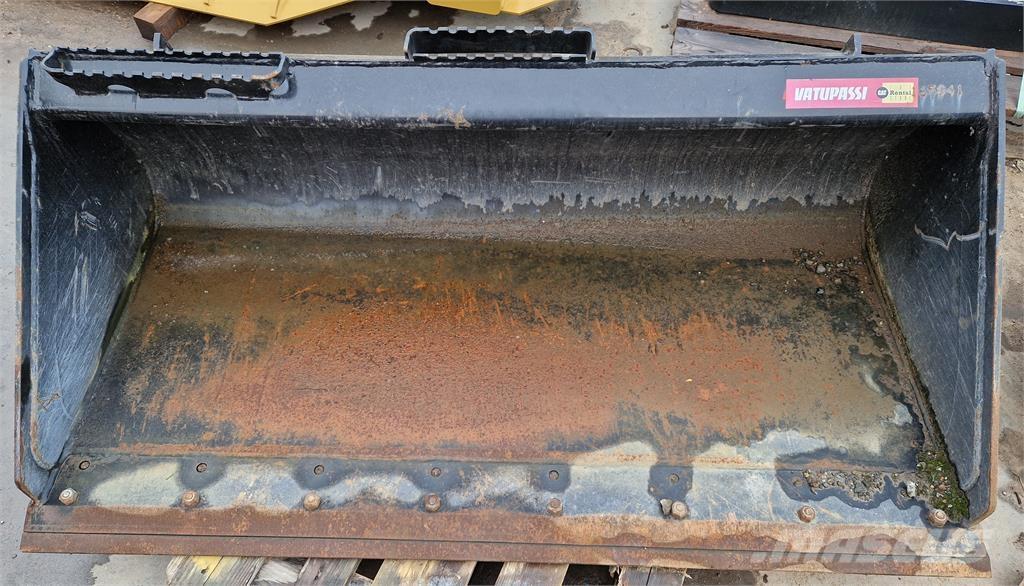 CAT 226D3 لوادر انزلاقية التوجيه