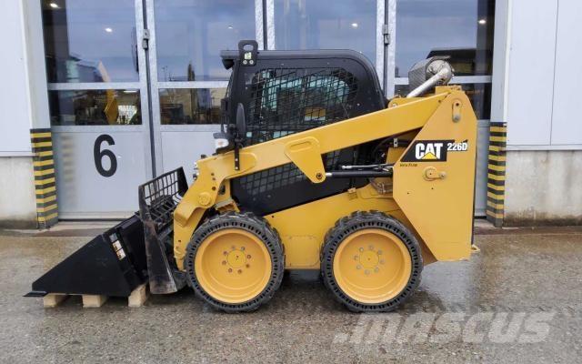 CAT 226D3 لوادر بعجل