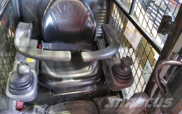 CAT 226D3 لوادر بعجل