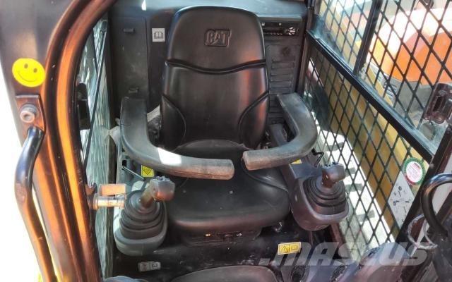 CAT 259D HF لوادر انزلاقية التوجيه