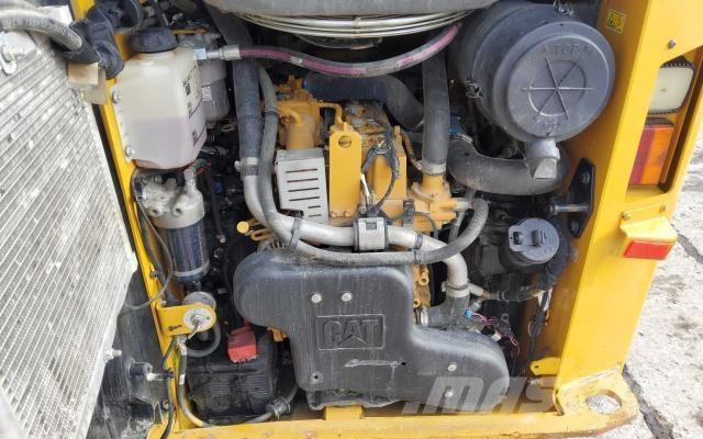 CAT 259D HF لوادر انزلاقية التوجيه