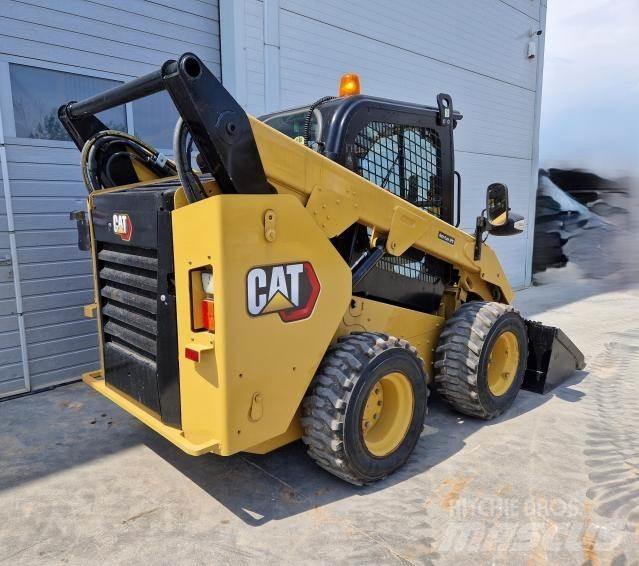 CAT 262D3 لوادر انزلاقية التوجيه