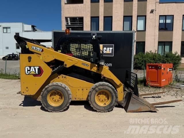 CAT 262D3 لوادر انزلاقية التوجيه