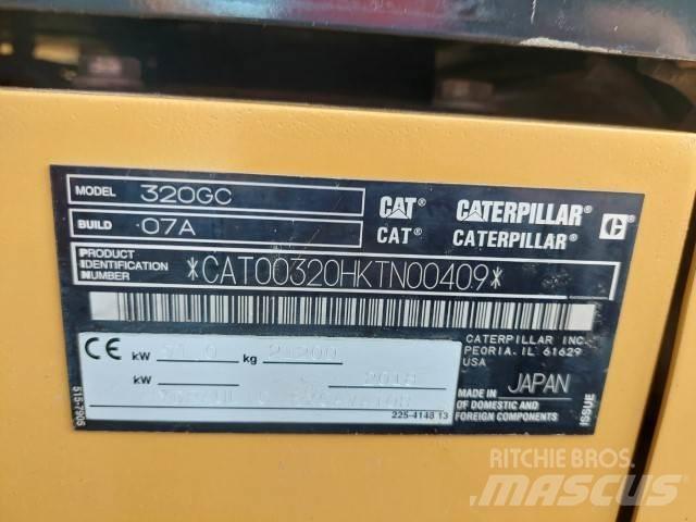 CAT 320GC حفارات زحافة