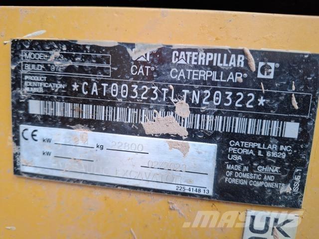 CAT 323 حفارات زحافة