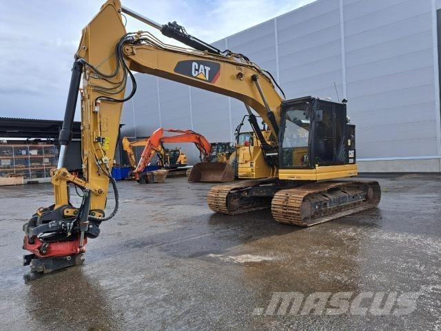 CAT 325F حفارات زحافة