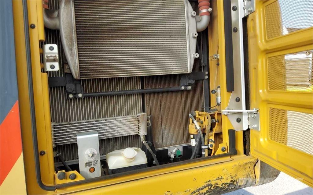 CAT 330F LN OQ80 حفارات زحافة