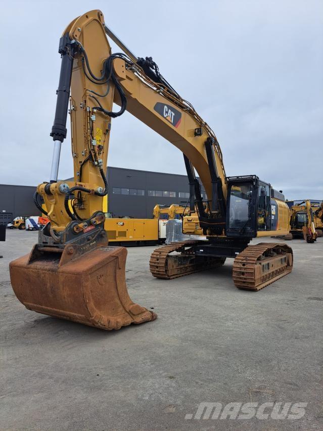 CAT 352F XE حفارات زحافة