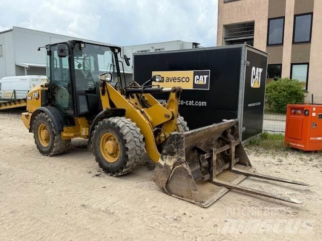 CAT 906 لوادر بعجل
