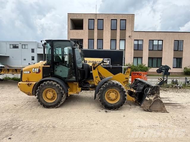 CAT 906 لوادر بعجل