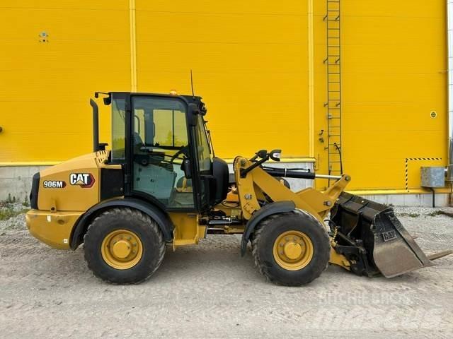 CAT 906M لوادر بعجل