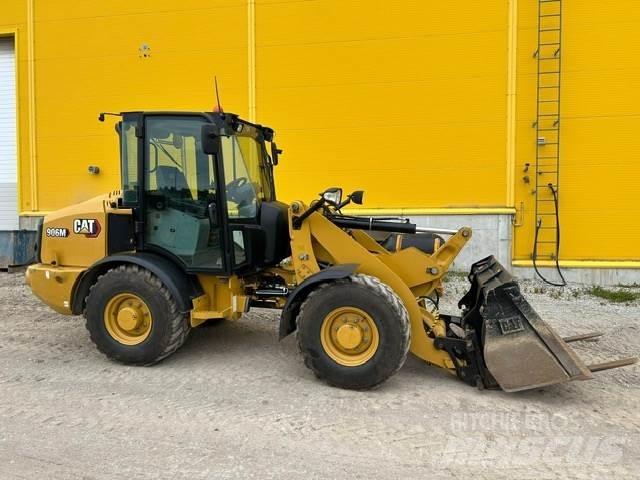 CAT 906M لوادر بعجل