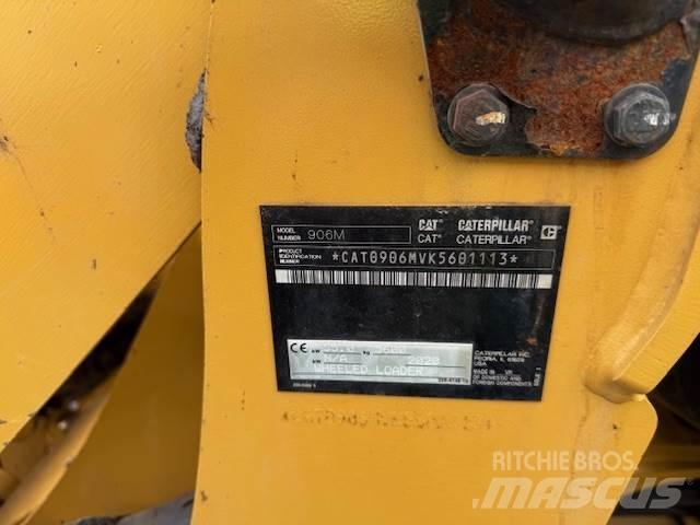 CAT 906M لوادر بعجل