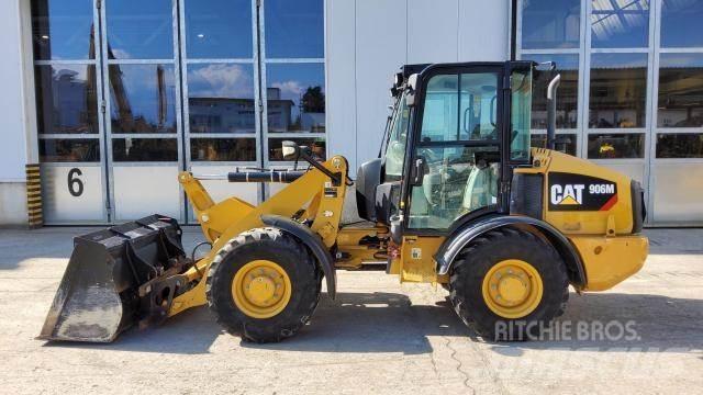 CAT 906M لوادر بعجل