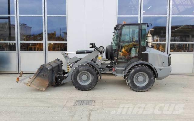 CAT 908H2 لوادر بعجل