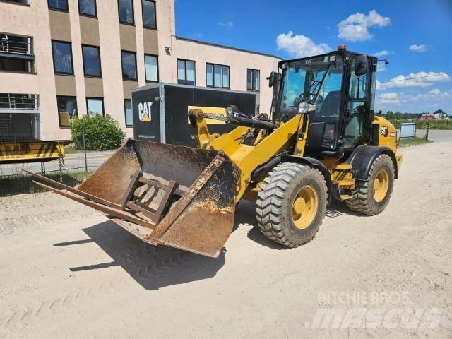 CAT 908M لوادر بعجل