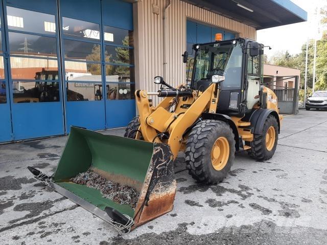 CAT 908M لوادر بعجل