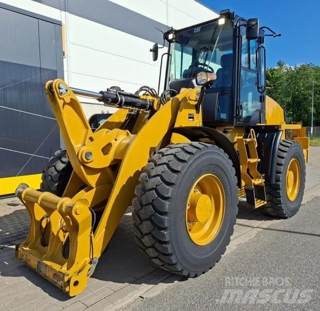 CAT 914M لوادر بعجل