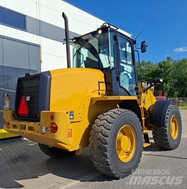 CAT 914M لوادر بعجل