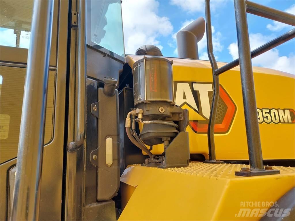 CAT 950M لوادر بعجل