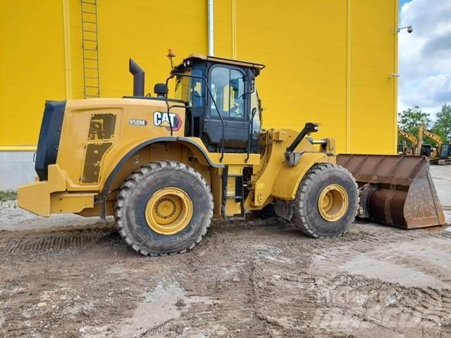CAT 950M لوادر بعجل