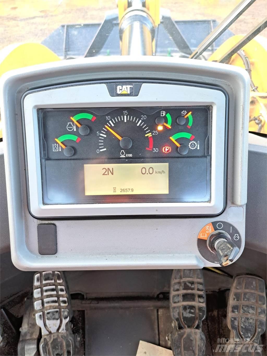 CAT 950M لوادر بعجل