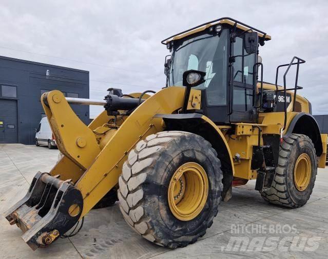 CAT 962M لوادر بعجل